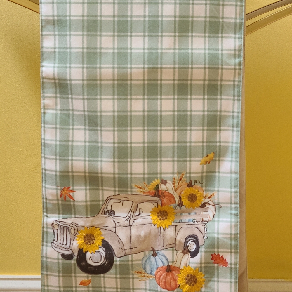 Charming Table Runner - Picture 8 of 8